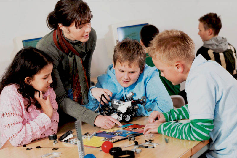 Фото 2: Дети могут стать участниками открытых занятий творческих объединений по робототехнике