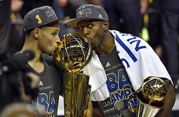 «Голден Стэйт» стал чемпионом НБА, обыграв в финале «Кливленд»