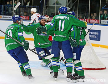 Хоккей: «Салават Юлаев» удачливее «Авангарда», «Металлург» сильнее «Сибири»