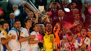 Португальская «Бенфика» и испанская «Севилья» вышли в финал Лиги Европы по футболу