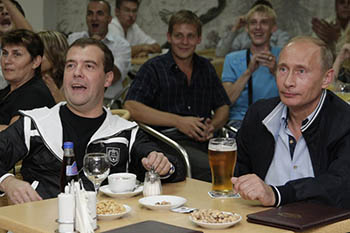 Малахов дал совет российским футболистам, распивающим пиво с Мутко
