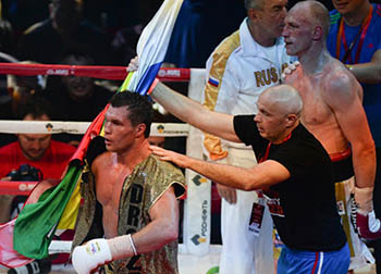 Российский боксер Григорий Дрозд защитил титул WBC, победив поляка Яника