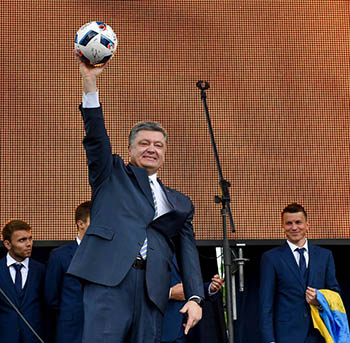 Сборную Украины по футболу торжественно проводили на чемпионат Европы 2016 года