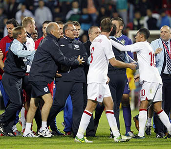 Сборная Сербии жестко наказана за потасовку в матче с Англией