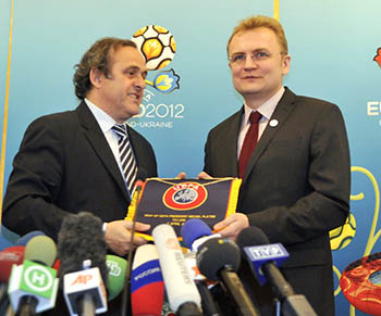 Платини верит, что Украина успеет подготовиться к Евро-2012