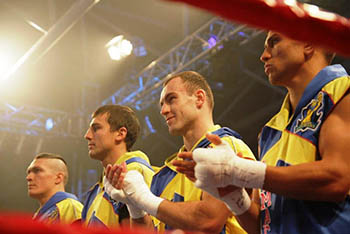 Украинские боксеры одержали первые победы на чемпионате мира в Катаре (ВИДЕО)