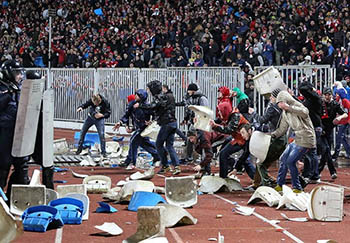 На стадионе в Луцке милиция охотилась за красно-черными флагами