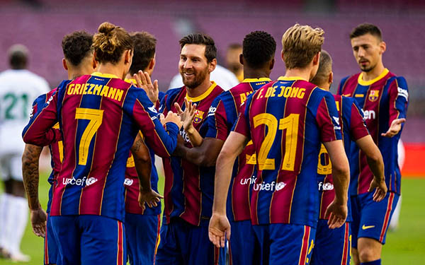 «Барселона» сыграет с «Эльче» в матче за Кубок Гампера