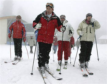 Владимир Путин стал героем обучающего фильма о катании на лыжах